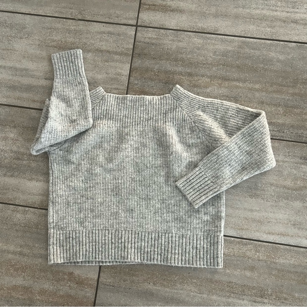 Chelsea28 Women’s gray Knit Metallic Ballet  Neck Pullover Sweater. Size M - Picture 11 of 11